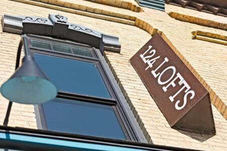 Hip Urban Loft - Small Town Charm -124 Lofts #3 West Dundee Exterior photo