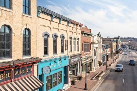 Hip Urban Loft - Small Town Charm -124 Lofts #3 West Dundee Exterior photo